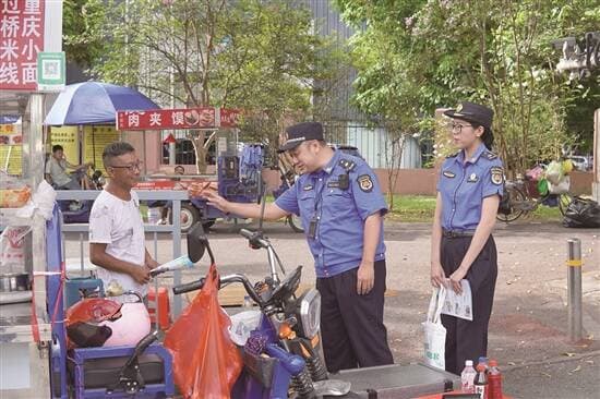 帮助流动摊贩安“新家”  探索柔性执法新模式