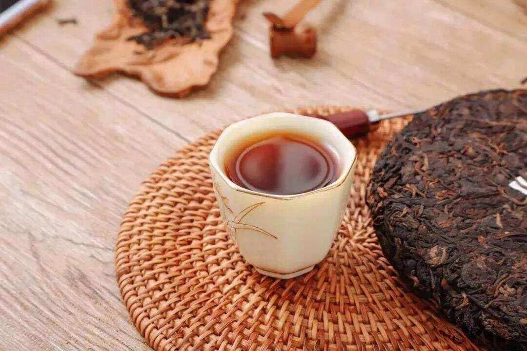 普洱茶，最佳的冲泡方法：到底要不要洗茶？听听高级茶艺师怎么说