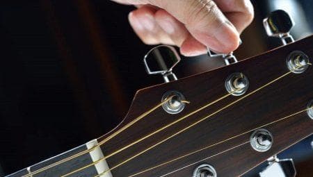 吉他调音不用愁：调音器、泛音等5种方法详解