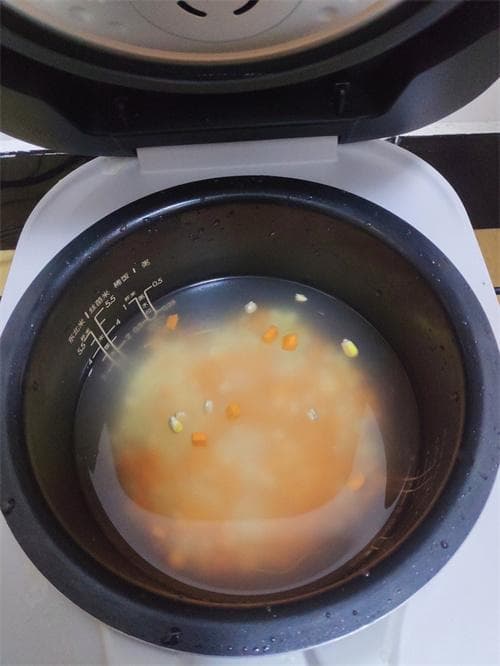电饭煲煮粥一杯米放多少水
