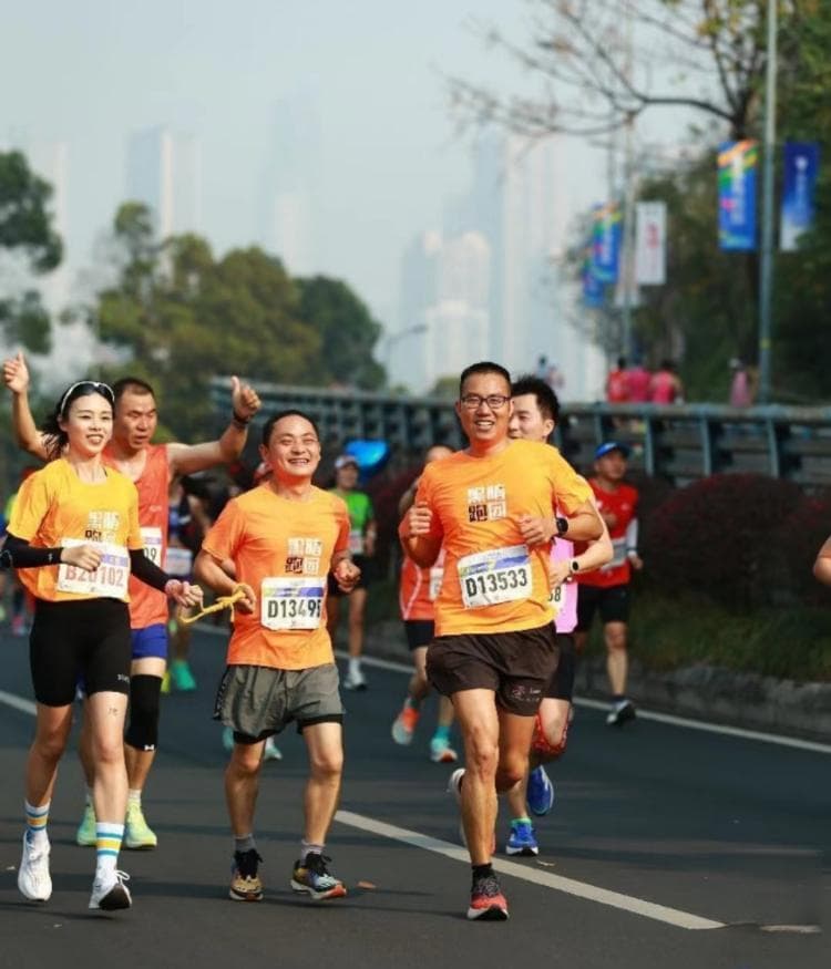 37岁盲人按摩师跑完重马全马，这群特殊跑者是怎么做到的？