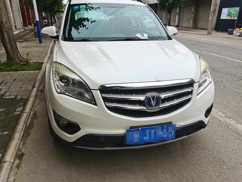 轮胎被扎但未漏气？这份应急处理指南请收好