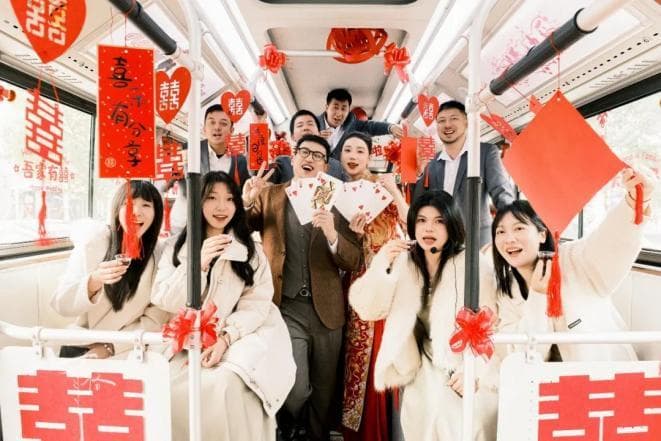 年轻人的新型婚礼：从公交婚车到极简仪式