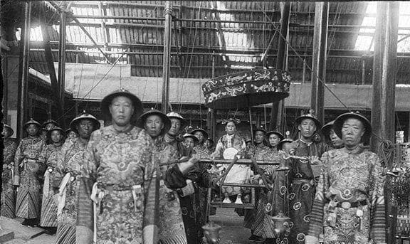 慈禧太后高清照：连皱纹都能看清，痴迷扮成观世音，图6为年轻照