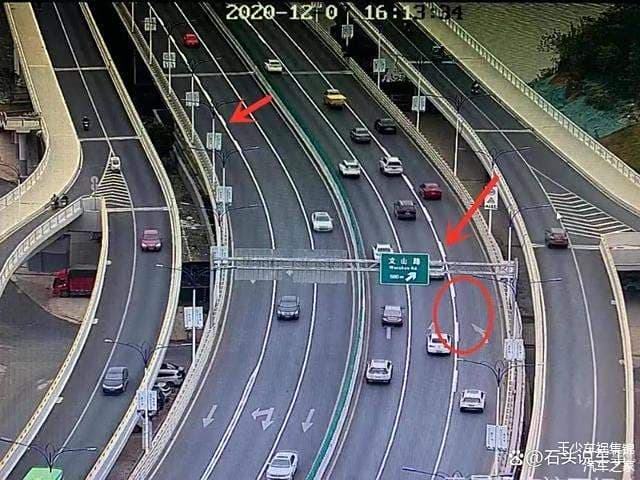 为何很多人在城市中开车，变道不打转向灯？背后原因让人深思