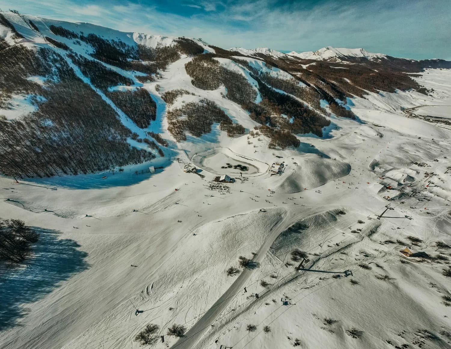 白鹿原滑雪场：西安周边滑雪新宠，团建游玩两相宜