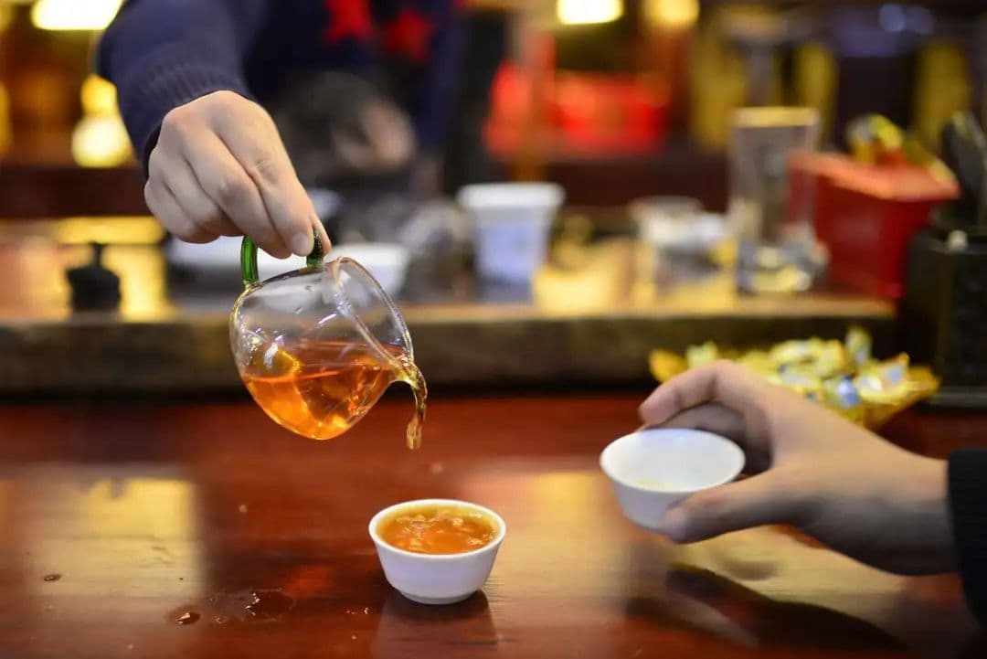 服用5种药物时千万不要饮茶！可能会影响药效~