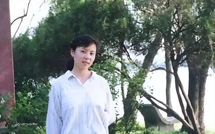 悲情才女朱令：姐姐在北大坠崖，她在清华被投毒，凶手至今是谜
