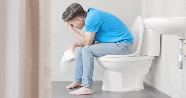 上厕所时，大便前头干硬，后头软黏，说明什么？看完涨知识了
