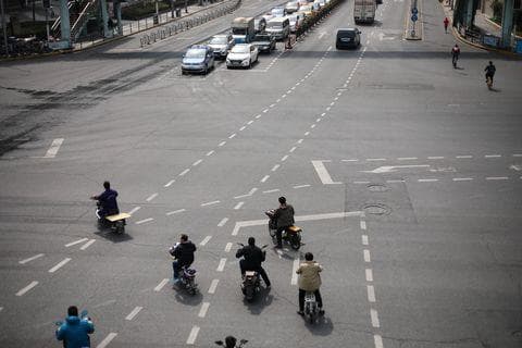 电动车撞人逃逸后应该怎么办？