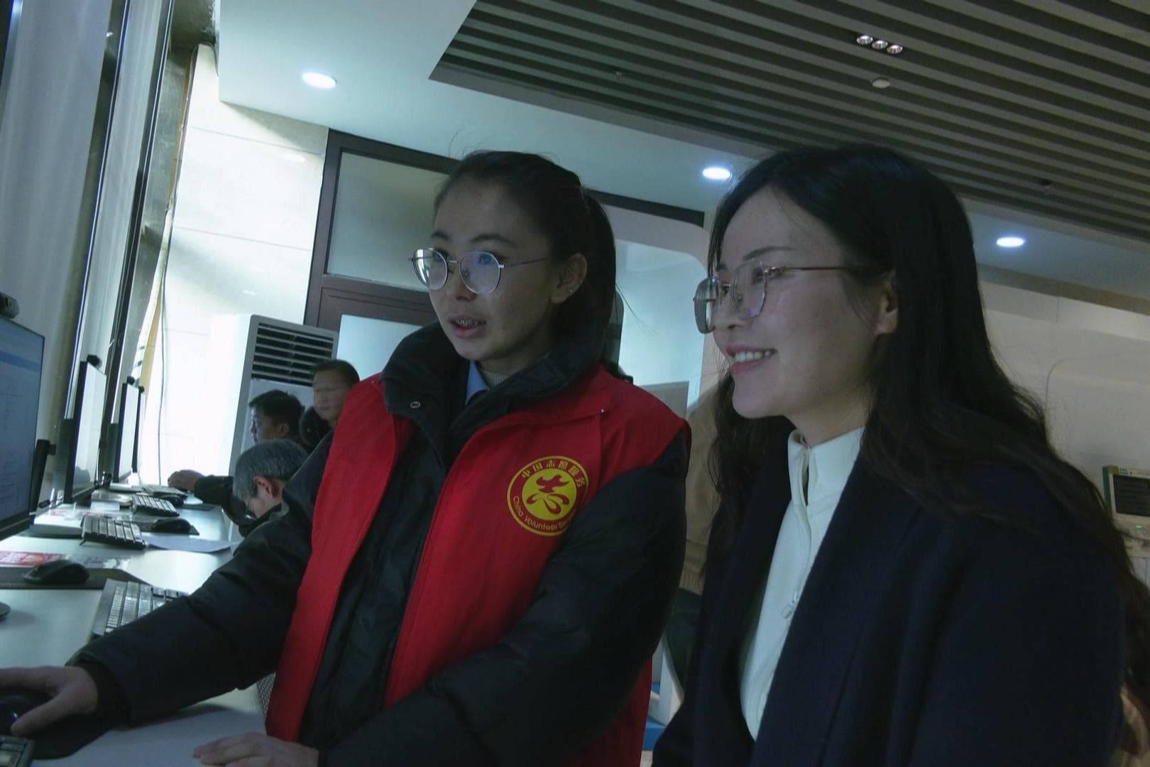 新疆阿克苏：政务服务中心推出延时服务，破解群众办事难题