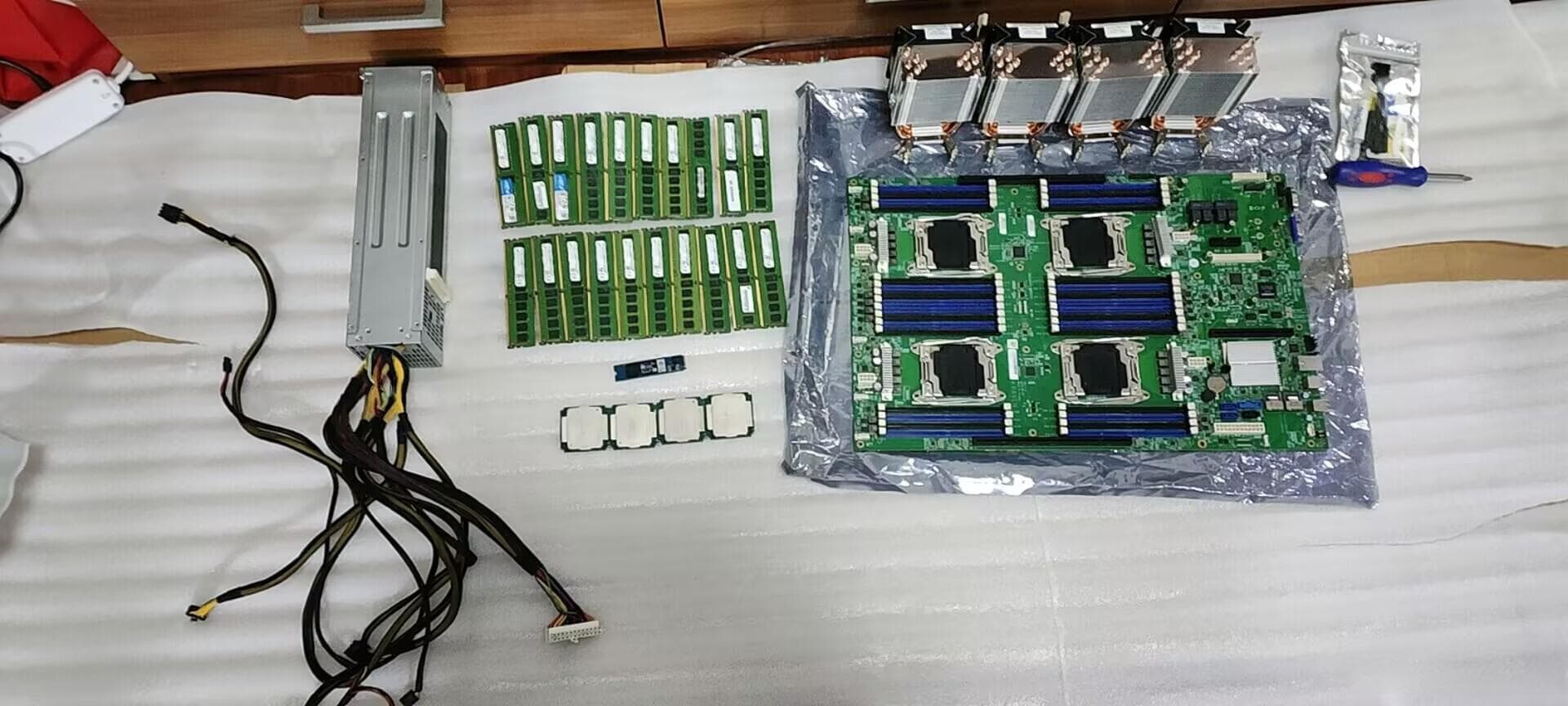 挑战纯CPU最低成本推理极限：四路E5服务器装机与模型优化