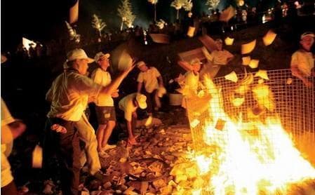 传统丧葬习俗全解：从送死人到叩头的三十个重要环节