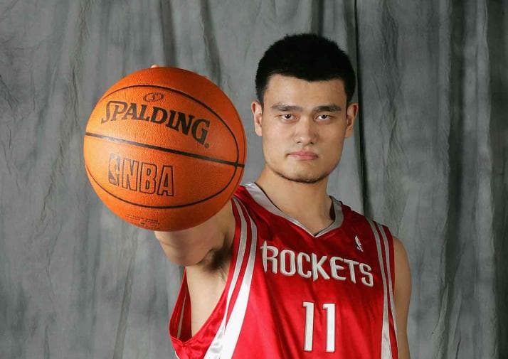 姚明NBA生涯4次季后赛回顾：从初登赛场到王者归来