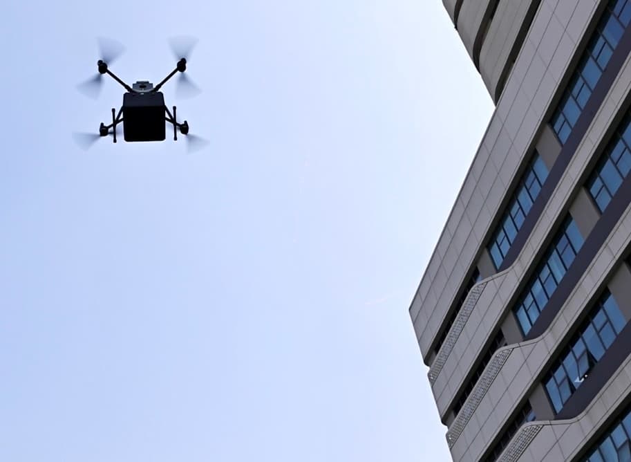 从20分钟缩短至6分钟！广州荔湾中心医院医疗集团“低空生命线”首飞