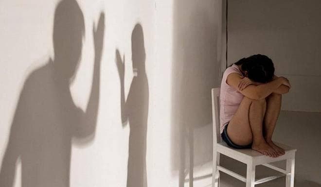 理解和专业支持：父母助力女儿克服抑郁的关键
