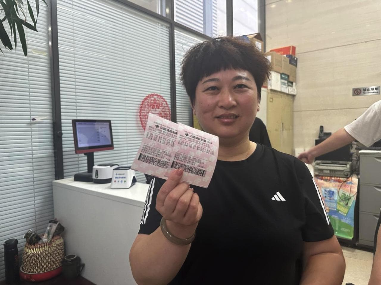 40名青岛市民走进双色球开奖演播厅，见证开奖流程