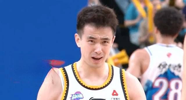 杨鸣被驱逐，辽宁队104-95险胜新疆夺CBA总冠军