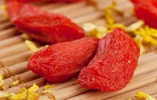 怎么挑选枸杞？枸杞泡水有哪些作用？