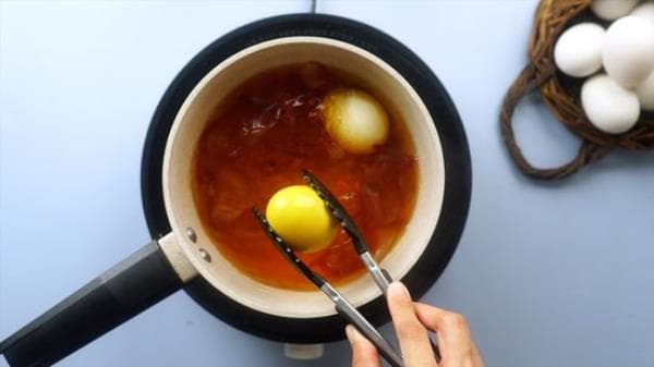 如何判断鸡蛋是生的还是煮熟的：5个简单测试