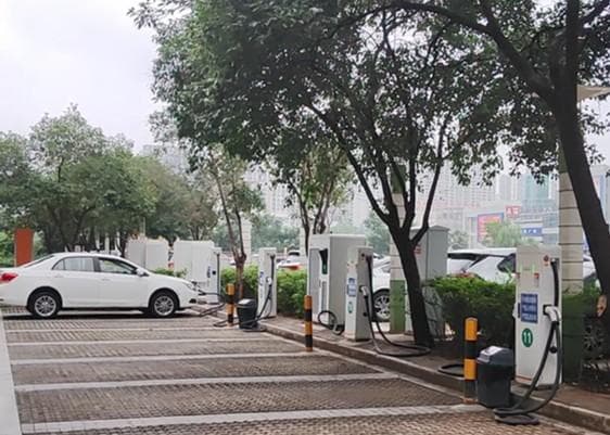 暴雨天电车充电安全吗？
