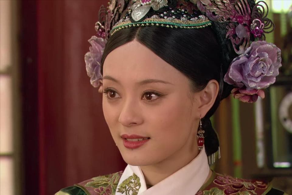 从莞尔到冷笑：《甄嬛传》中三位女性的笑容与命运