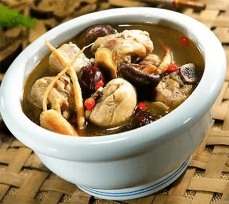 月子鸡肉炖煮全攻略：从选材到出锅的完美指南