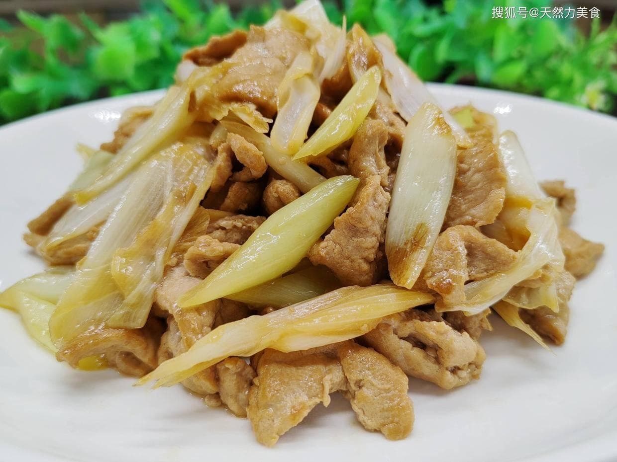葱爆肉好吃有技巧，肉嫩葱脆，清香味美，原来如此简单