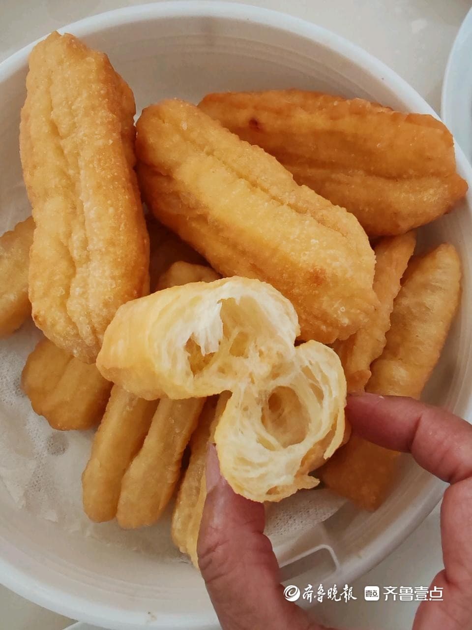 壹粉食堂|色泽金黄一口酥！家庭版自制炸油条这样做，美味又健康