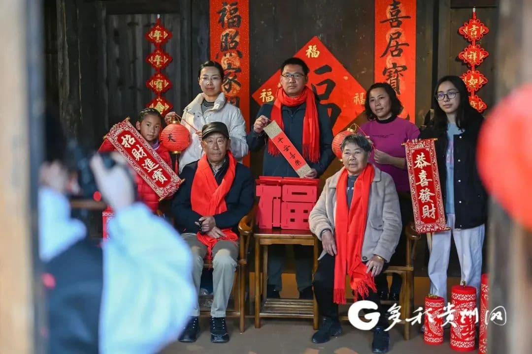 近千家庭去古城拍全家福！贵州贞丰拉满春节仪式感