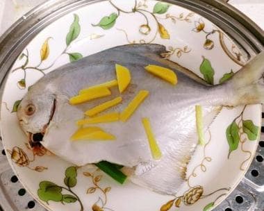 清蒸仓鱼的做法（传统美味，清香鲜嫩，以仓鱼为主料的清蒸佳肴）