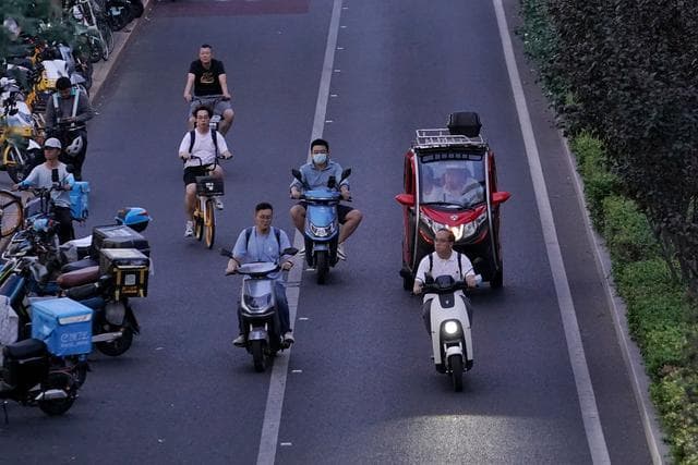 北京电动车骑行者佩戴头盔情况如何？外卖员佩戴更自觉