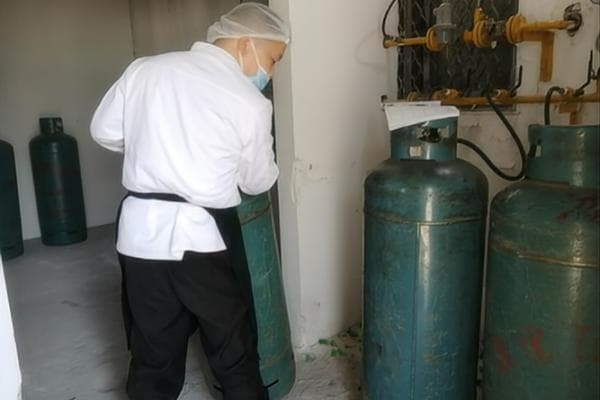 气体液化的两个条件
