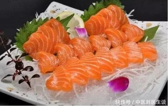 医生提醒：这3种海鲜，有助预防糖尿病并发症，特别适合糖友吃