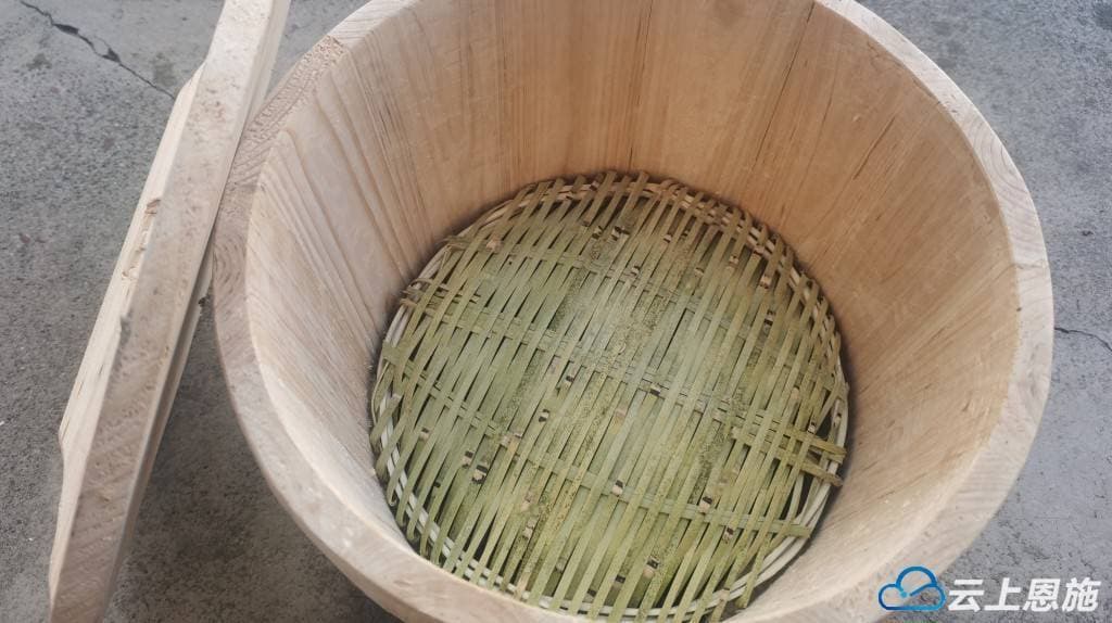 鹤峰：八旬木匠坚守传统手艺 制作木饭甑传承乡土味