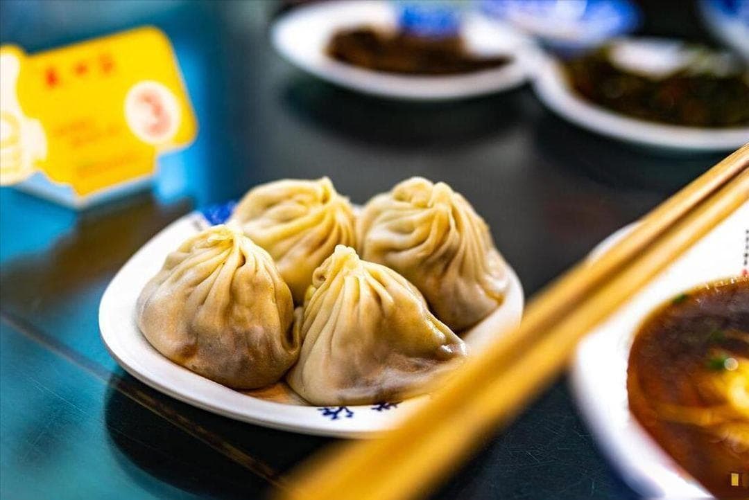 江苏十大特色小吃：从鸭血粉丝到蟹黄汤包，每一口都是历史的味道