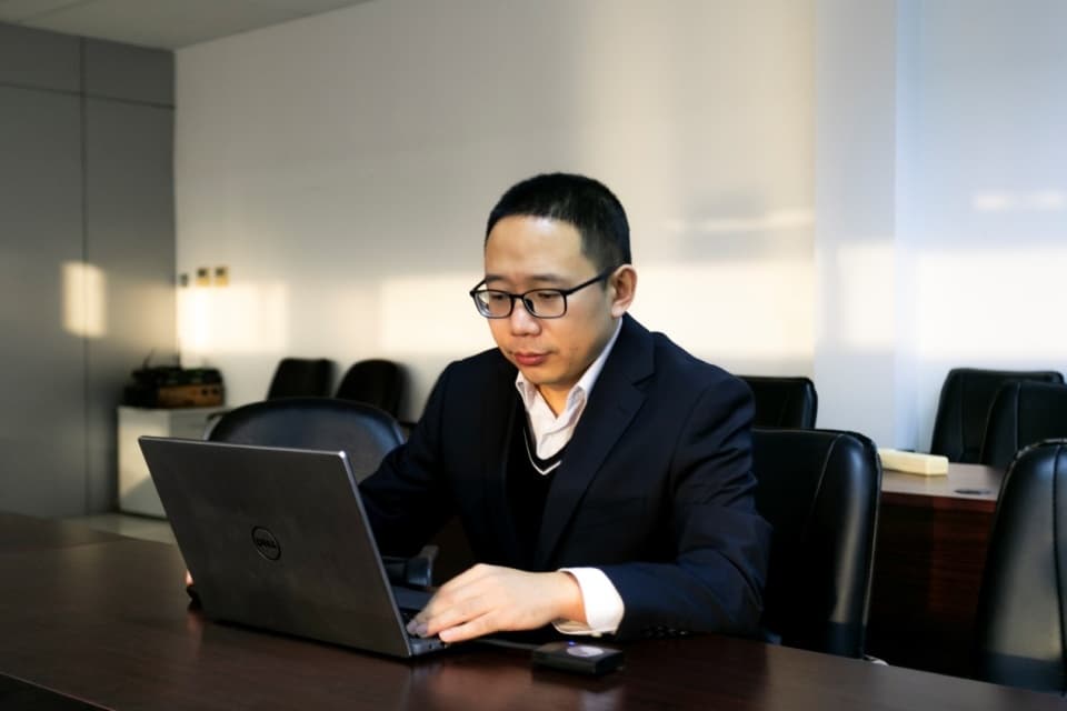 创新引领未来：刘东与他的科技创新之路
