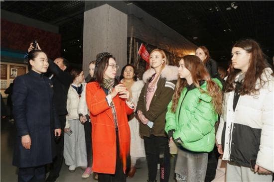 中俄青少年在济感知中俄百年交往史