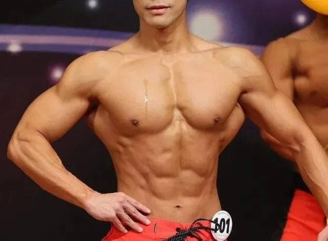 7种俯卧撑变式，轻松锻炼出完美下胸部肌肉