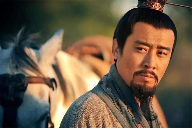 三国演义有暗示：关羽张飞为啥拜刘备为大哥？刘备的武功有多高？