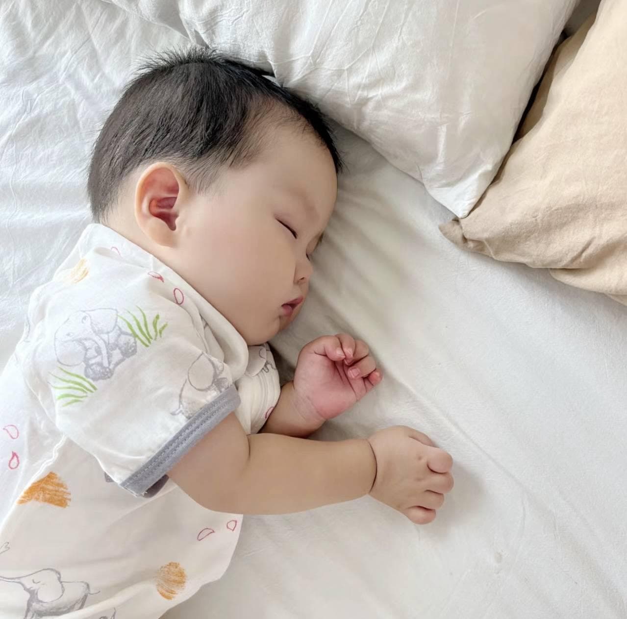 如何让宝宝睡得健康？正确的睡姿和睡眠环境！