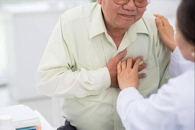 冠心病猝死的人越来越多！医生建议：2不做，2坚持吃！