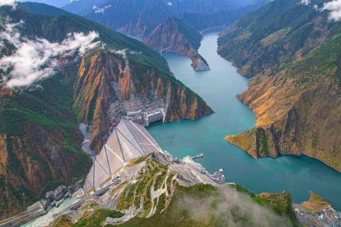 甘孜：用好“好山好水好风光” 打造国家重要清洁能源基地