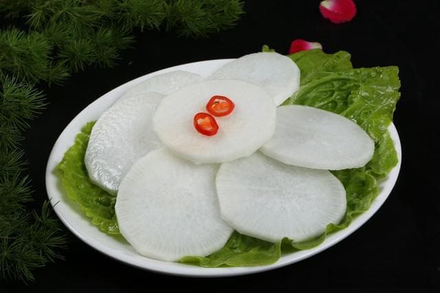 食物小常识：哪种蔬菜生吃熟吃都可以？白萝卜还是黄花菜？