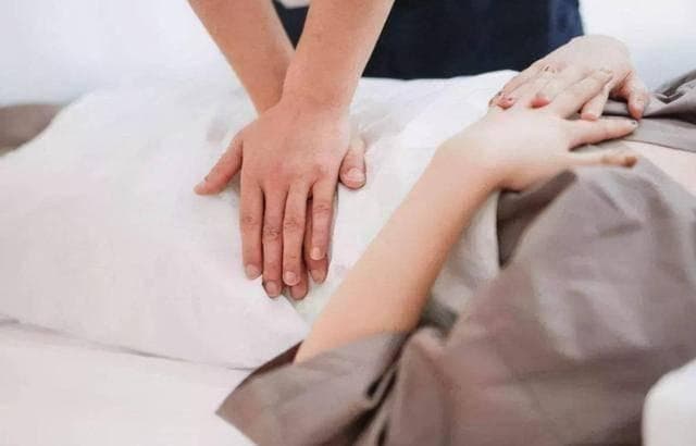 揉腹部的三大健康益处及正确方法