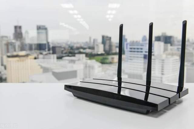 两个路由器同一个无线wifi信号怎么设置上网？