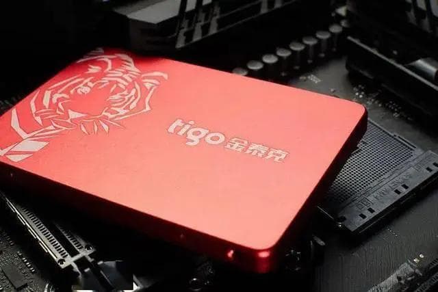 SSD VS U盘：存储大作战，速度对决