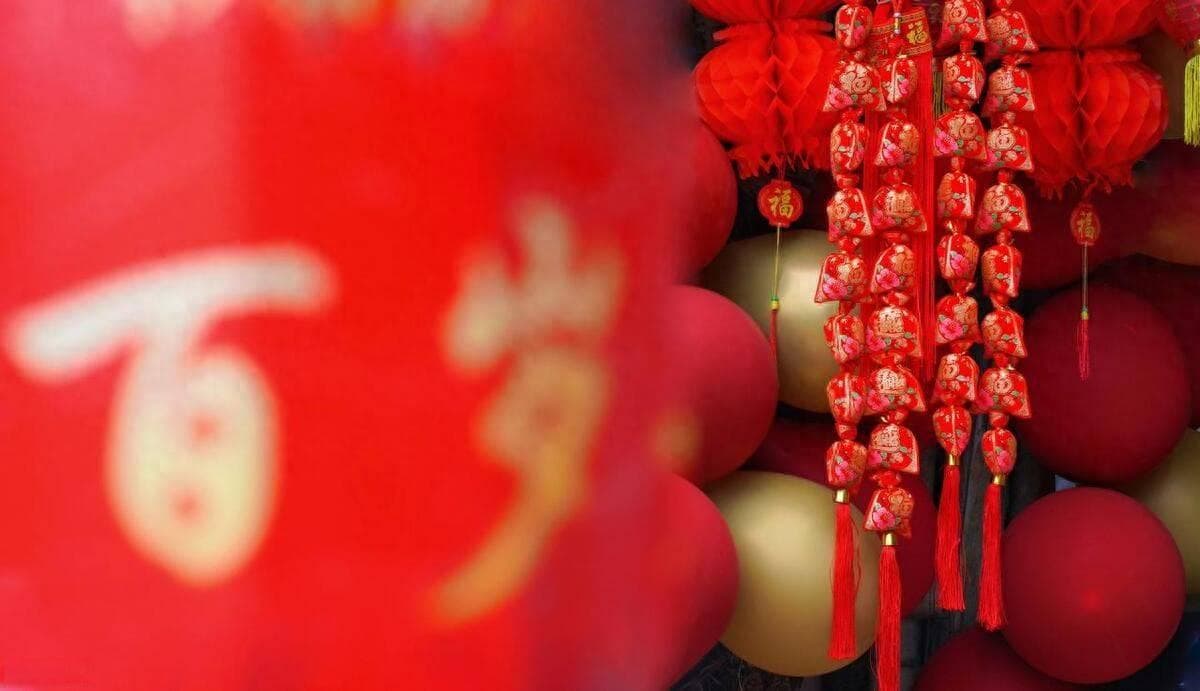 老年人活到100岁，吃喝好与多运动，哪个帮助大？