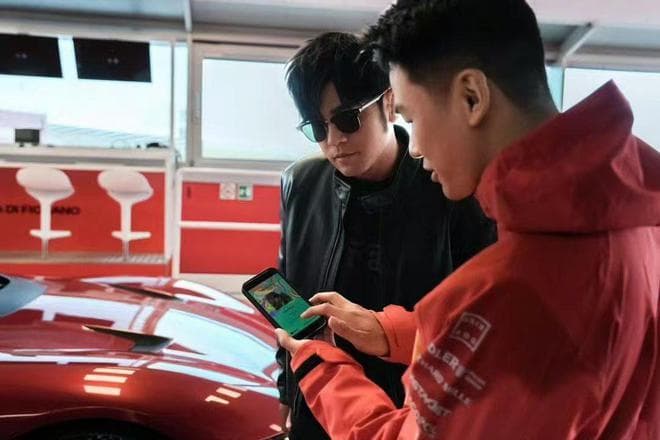 周杰伦遭豪赌谣言困扰，公司回应，粉丝多维度支持，击碎不实传言