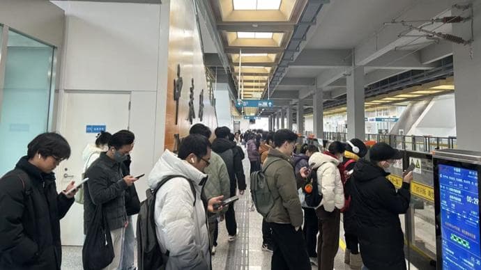 市域机场线挤满上班族？为郊区居民通勤提供新选择，地产市场也闻风而动……